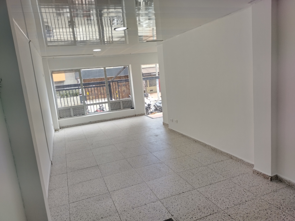 Local en Arriendo | Galerias | 76 m2 — foto 1