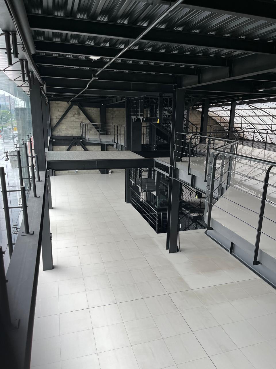 Local en Arriendo | Bella Suiza | 1770 m2