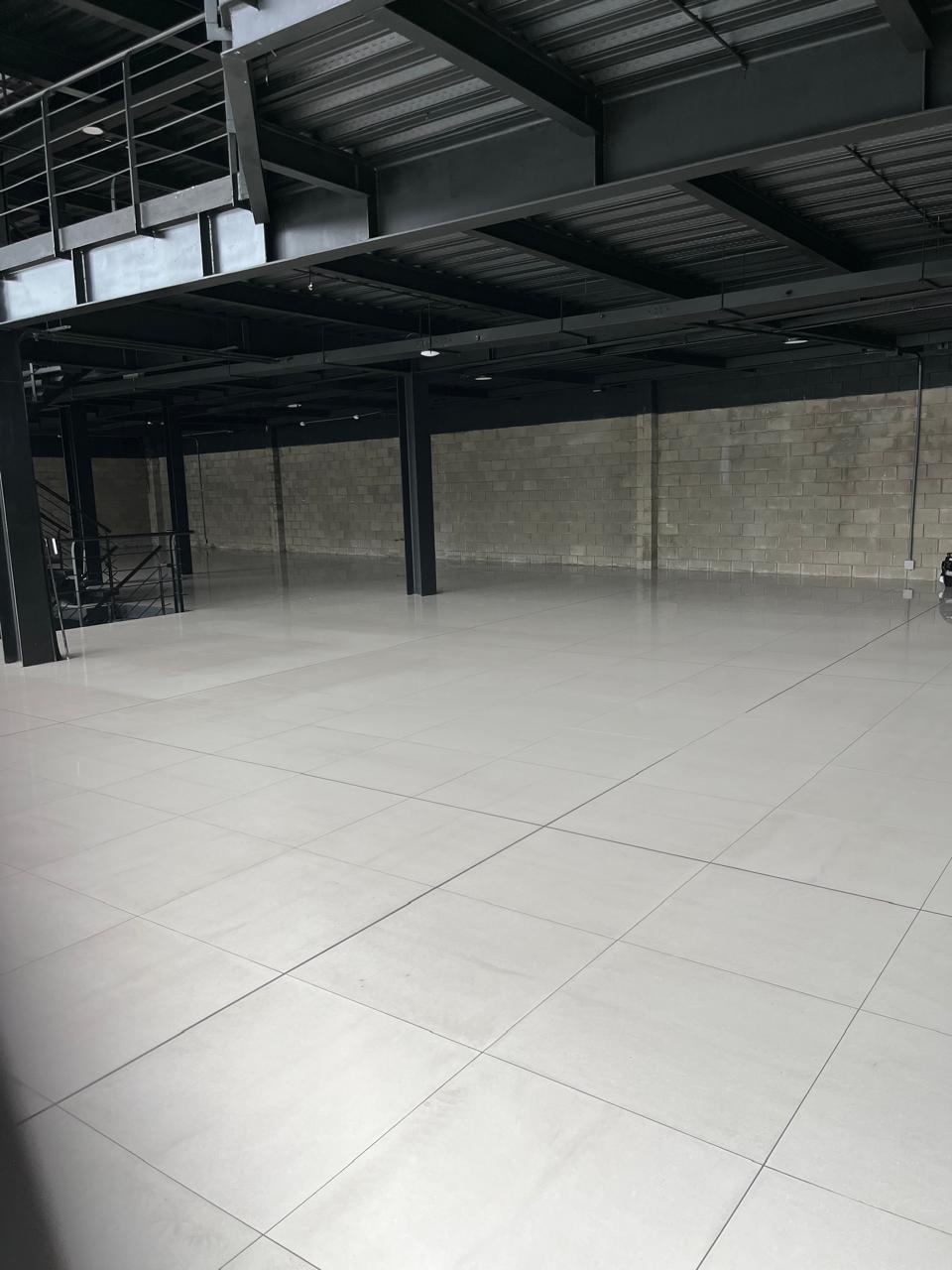 Local en Arriendo | Bella Suiza | 1770 m2 — foto 4