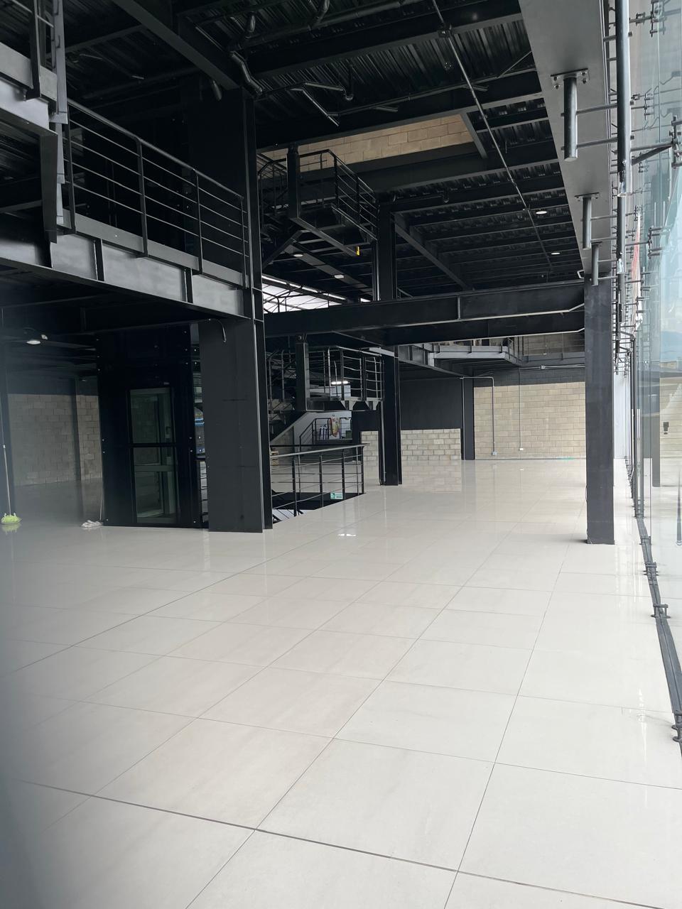 Local en Arriendo | Bella Suiza | 1770 m2 — foto 6