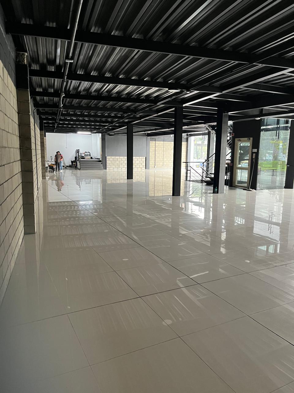 Local en Arriendo | Bella Suiza | 1770 m2 — foto 8